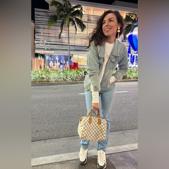 Like this to be notified when I go live! - Picture 9 of 14